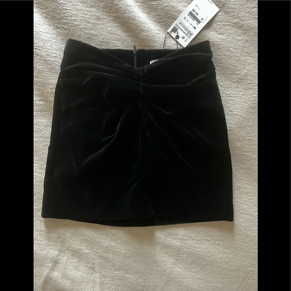 Nwt Zara black velvet high waisted mini ruched skirt XS - Picture 4 of 7